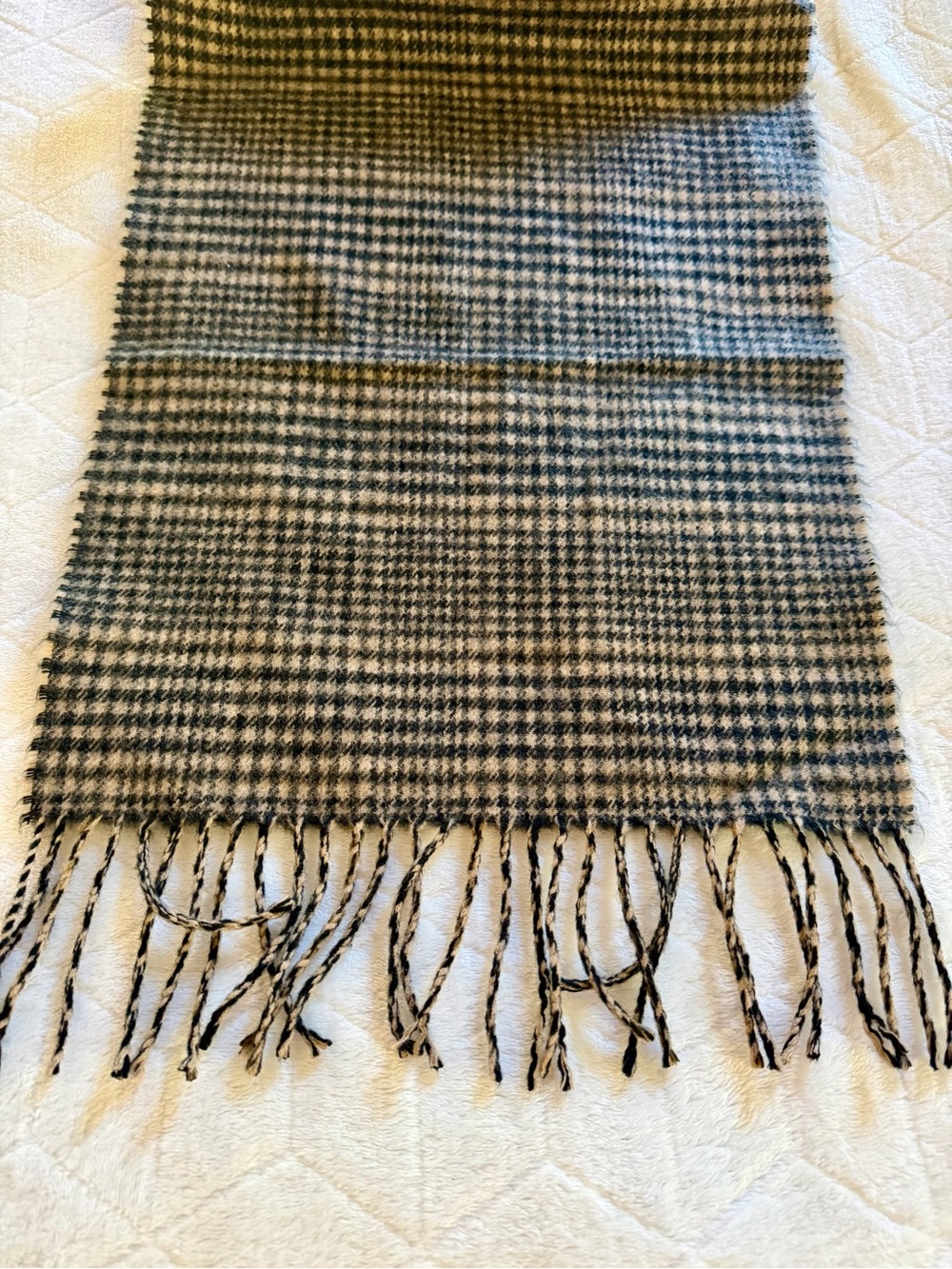 100% Cashmere Scarf Made in England Tan Black Plaid Fringe - Picture 3 of 6